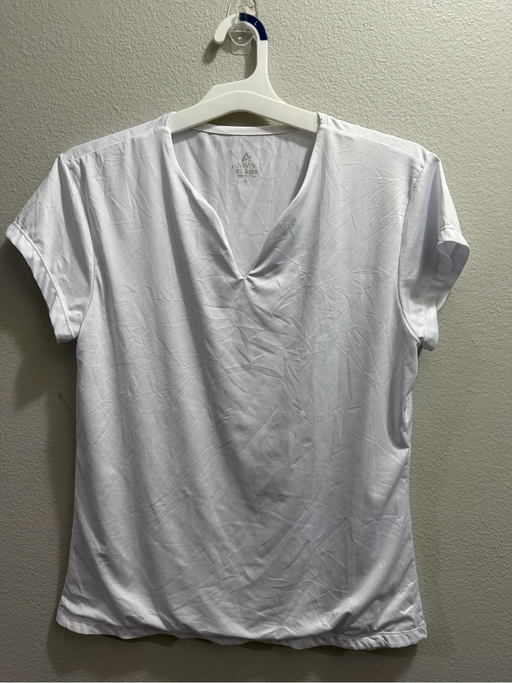 Vivo White V-Neck Short Sleeve Tee